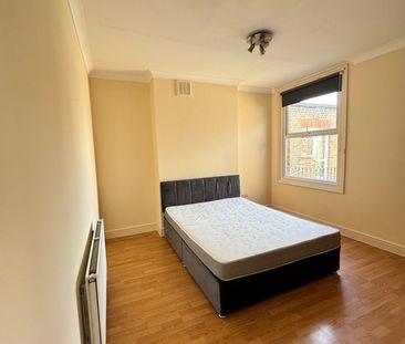Room in a Shared Flat, Venetian Road, SE5 - Photo 4