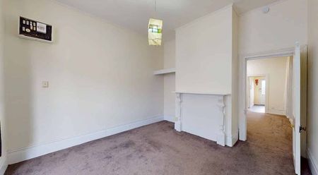 Prime City-Fringe Flat– Unbeatable Location! - Photo 2