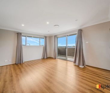 Impressive Family Residence with Space, Style and Convenience - Photo 2