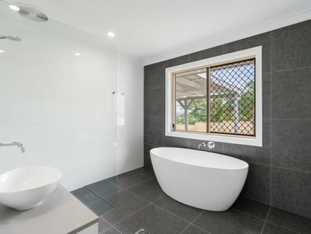 1 Jancoon Court, Carrara QLD 4211 - House For Rent | Domain - Photo 2