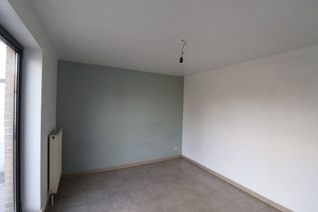 Een appartement op de 1ste verdieping met 2 slaapkamers, terras en garage. - Photo 4