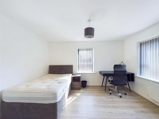 5 bedroom detached house to rent - Photo 1