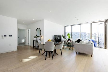 Beautiful 2 bed 2 bath in the popular development in Royal Wharf - Photo 5