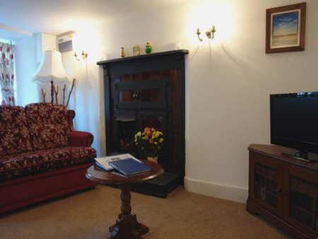 2 bedroom semi-detached house to rent - Photo 4