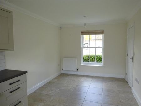 4 bedroom link detached house to rent - Photo 3