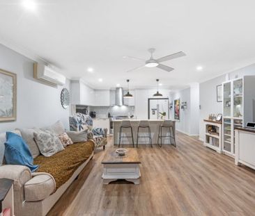 Family Home with solar and extra space for trailer, boat or caravan - Photo 4