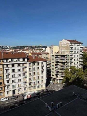 Location Appartement 1 pièce 39m² LYON 7ème - Photo 4