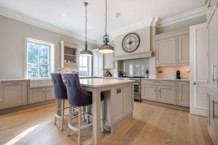 5 bedroom character property to rent - Photo 3