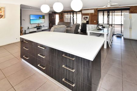 4 Bedroom Property in Desirable Hillside Gardens - Photo 4