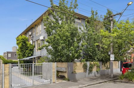 Leafy Retreat Nestled Between Albert Park Lake and Chapel Street - Photo 5