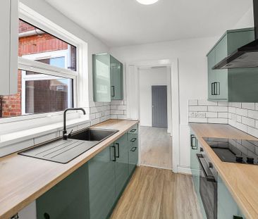 3 bedroom terraced house to rent - Photo 3