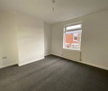 2 bedroom end of terrace house to rent - Photo 3