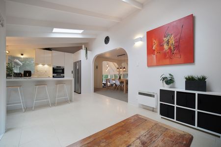 Rare Family Sanctuary in Nature - Photo 2