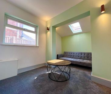 1 bedroom in a house share to rent - Photo 2