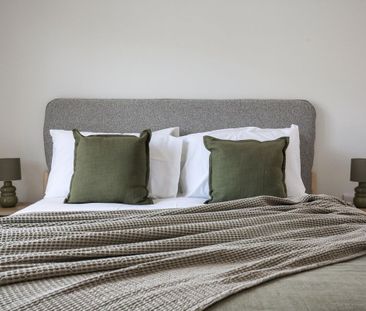 Contemporary living in the heart of Bow —stylish new apartments moments from excellent transport links, local amenities and the green open spaces of Victoria Park. Enquire now to secure your new home - Photo 5