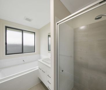 Modern unit with location conveniences - Photo 4