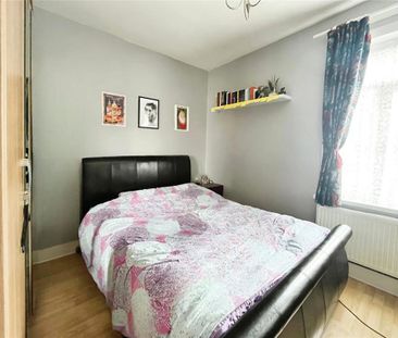 3 bedroom end of terrace house to rent - Photo 3