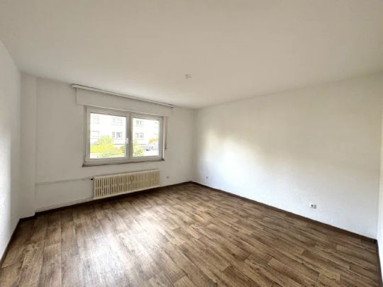 Großzügige Erdgeschosswohnung mit Balkon in Bredeney! - Photo 1
