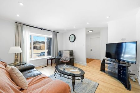 For Lease - 170 Harrison Drive, Newmarket, Ontario - Photo 2