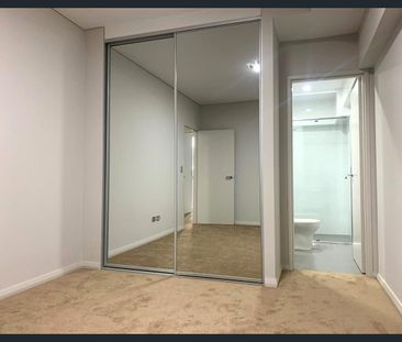 CONTEMPORARY TWO BEDROOMS GROUND FLOOR FAMILY UNIT…. - Photo 3