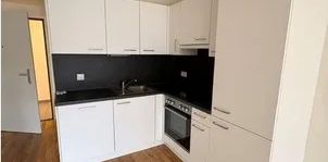Ab 1.10. - Helle, moderne 2-Zimmerwohnung mit südseitigem ca. 11,5m² Balkon am Genochplatz - Photo 2