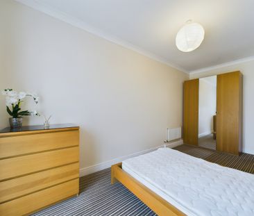 1 bed flat to rent in Slipway House, London, E14 - Photo 1