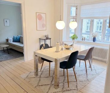 Indbydende bylejlighed med klassiske detaljer i Aalborg - Photo 4