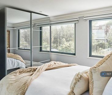 1 bedroom in a flat share to rent - Photo 2