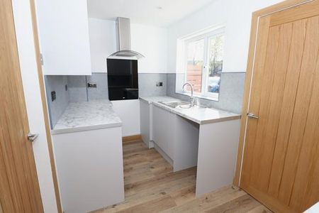 2 bedroom terraced house to rent - Photo 2