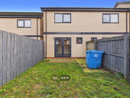 2 bedroom semi-detached house to rent - Photo 3