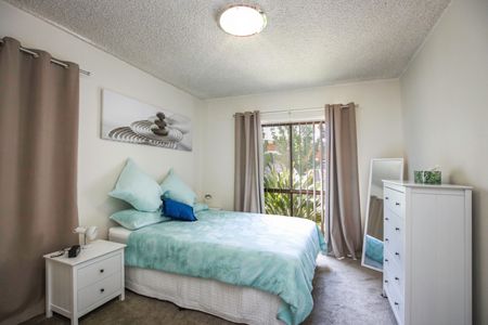 Central Furnished Two Bedroom Townhouse - Photo 5