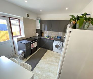 Room in a Shared House, Mount Pleasant, HA0 - Photo 2
