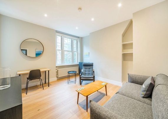 Tooley Street - Photo 1