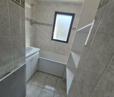 Location Appartement 2 pièces 44m² AIRE SUR LA LYS 62120 - Photo 2