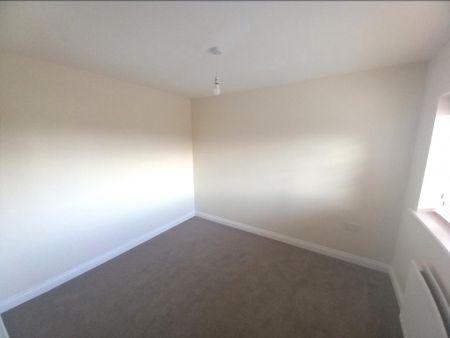 3 bedroom detached house to rent - Photo 2