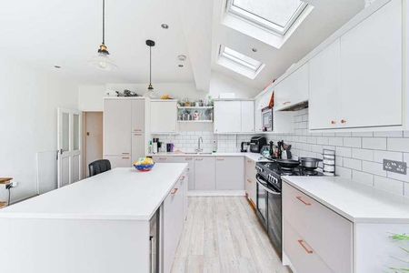 Norfolk House Road, Streatham Hill, SW16 - Photo 2