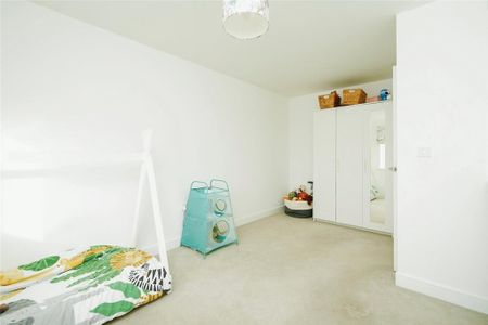 4 bedroom detached house to rent - Photo 3