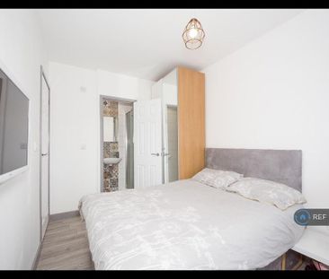 4 bedroom terraced house to rent - Photo 5