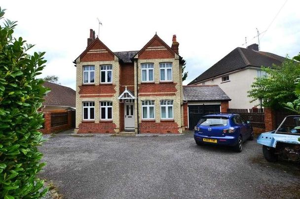 Reading Road, Woodley, RG5 - Photo 1