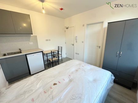 Studio to rent - Photo 2