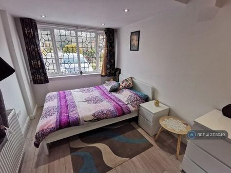 4 bedroom detached house to rent - Photo 5