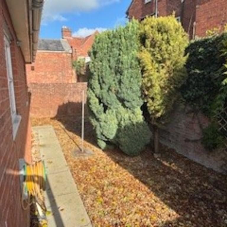 2 bedroom semi-detached bungalow to rent - Photo 1