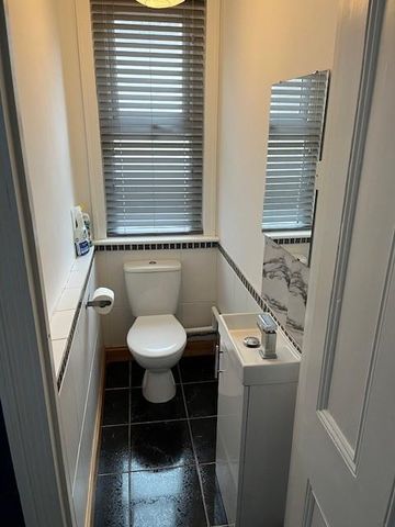 6 bedroom house to rent - Photo 2