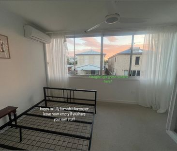 Scarborough - Photo 3