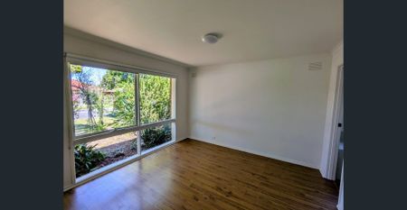 BEAUTIFULLY PRESENTED IN A GREAT LOCATION - Photo 4