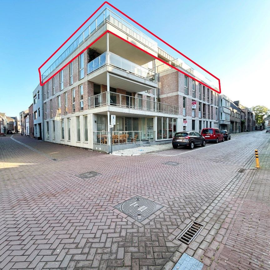 Instapklaar penthouse met drie slaapkamers en ruime terrassen - Photo 1