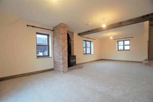 3 bedroom barn conversion to rent - Photo 1