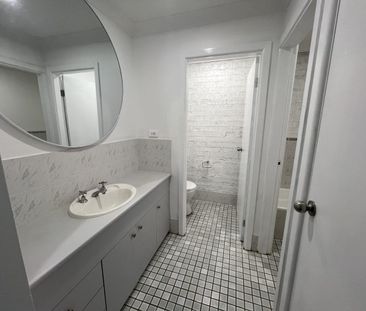 Modern 2 Bedroom Unit - Photo 5