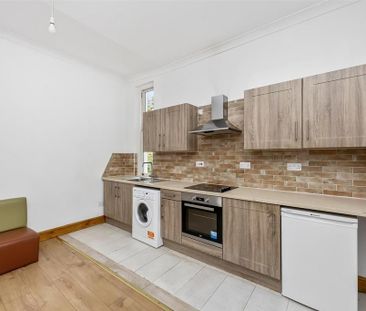 3 bedroom apartment to rent - Photo 2