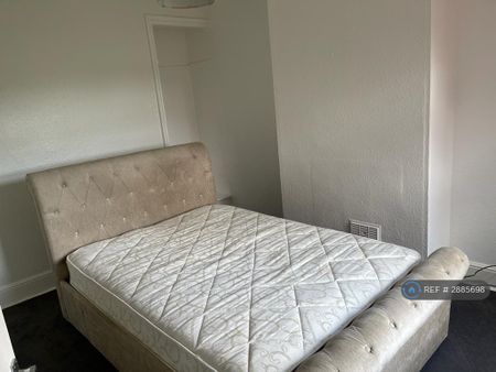 3 bedroom end of terrace house to rent - Photo 4